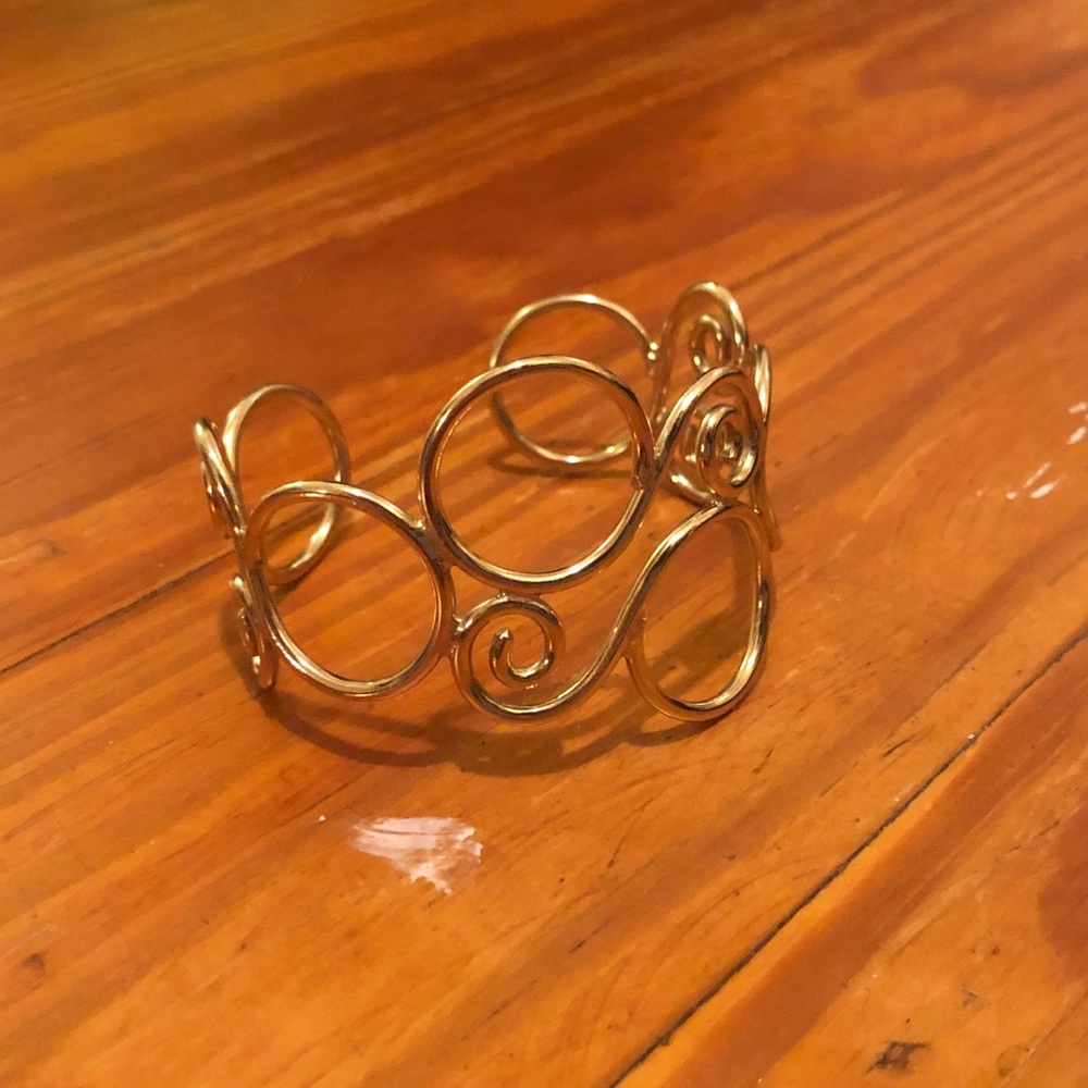 beautiful gold bracelet